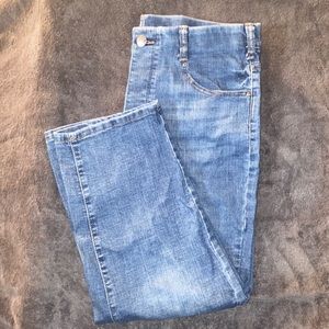 Time & Tru Denim Pull On Capris - M (8-10)